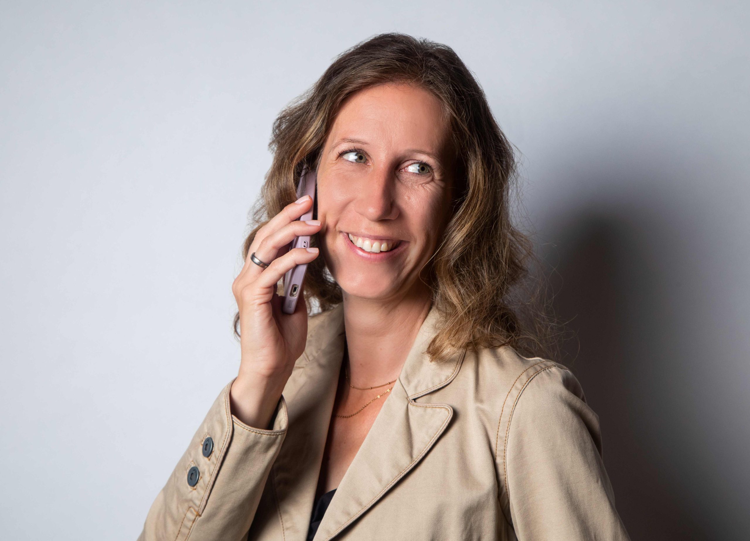 Anne mit Handy